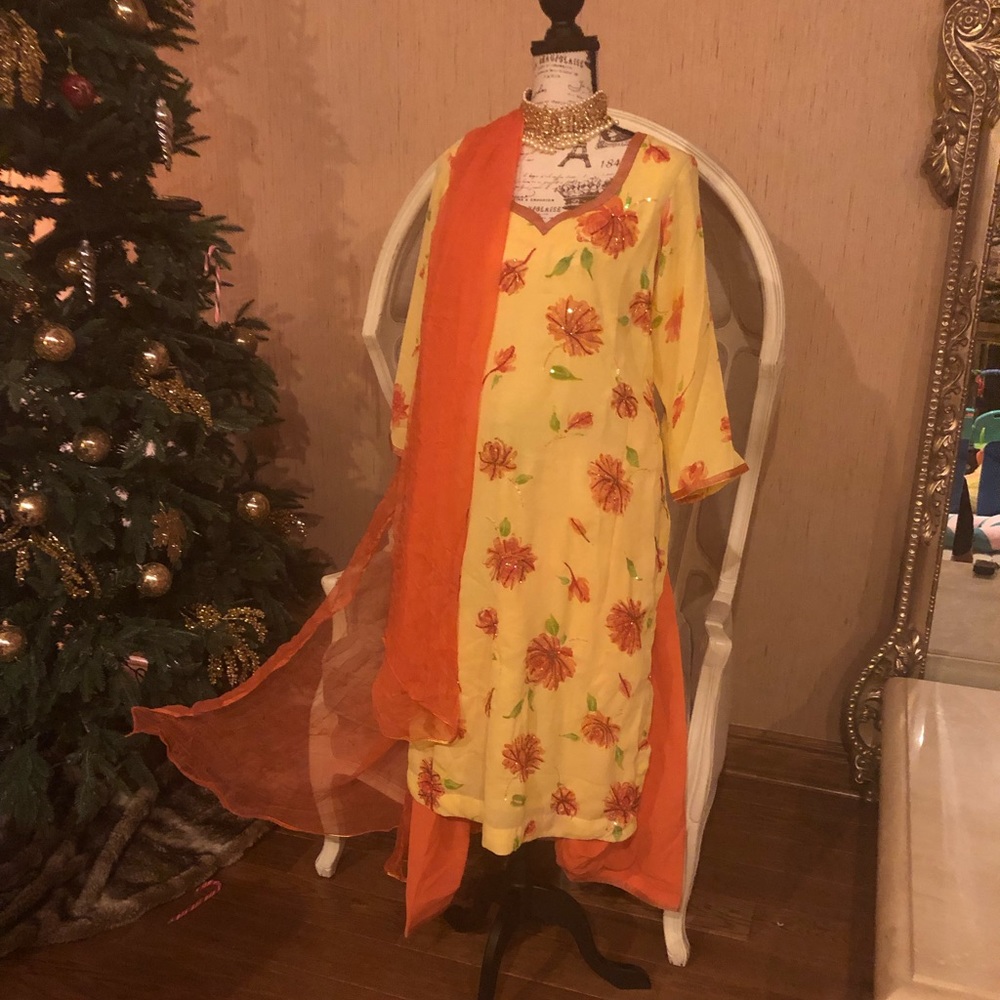 Tunic top Salwar kameez kurta saree Indian floral